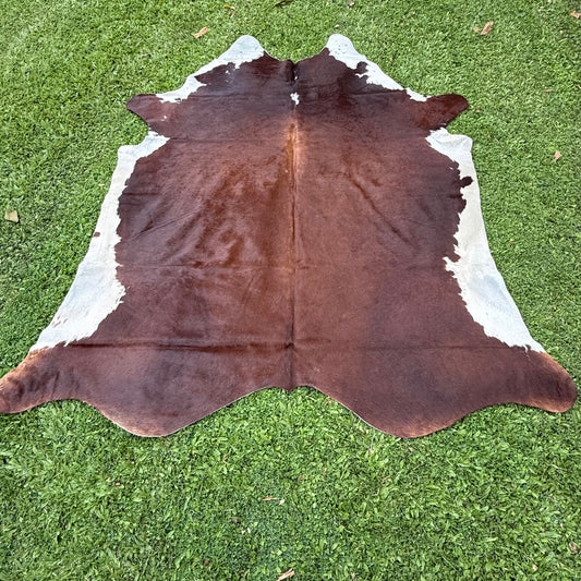 Large Premium Cowhide Floor Rug 01.