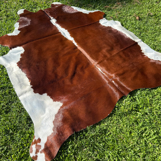 HEREFORD XL Cowhide Rug 11