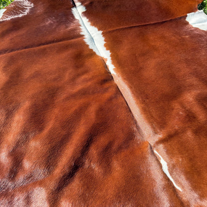 HEREFORD XL Cowhide Rug 11