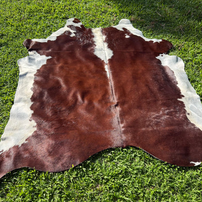HEREFORD XL Cowhide Rug 12